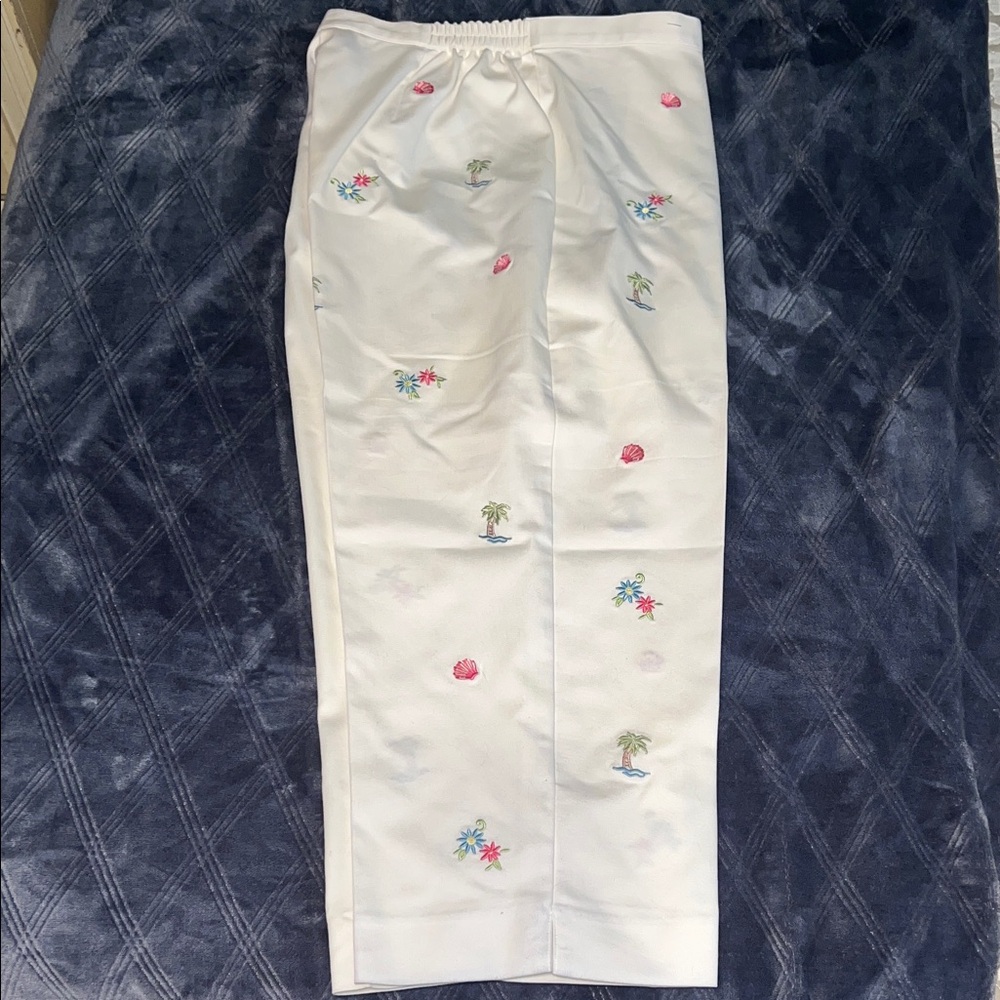 Alfred Dunner Cream Capris with Colorful Embroidery